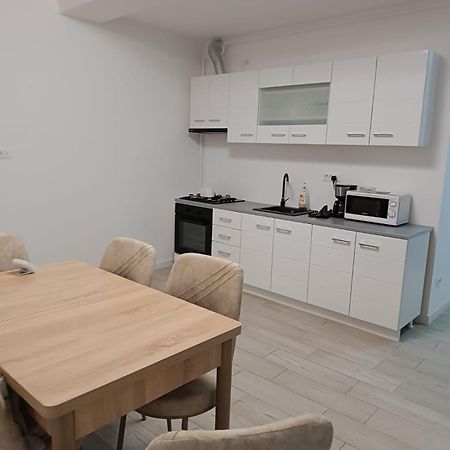 Apartament 2 Camere, Bloc Nou, Langa Promenada Moll, Capacitate 4 Persoane Craiova Eksteriør bilde